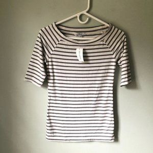 NWT Banana Republic Women's XS White Gray Striped Half Sleeve T-Shirt Boat Neck